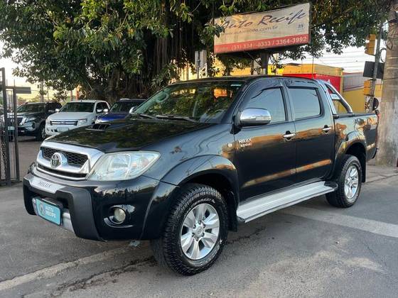 TOYOTA HILUX 3.0 SRV 4X4 CD 16V TURBO INTERCOOLER DIESEL 4P AUTOMÁTICO TOYOTA HILUX 3.0 SRV 4X4 CD 16V TURBO INTERCOOLER DIESEL 4P AUTOMÁTICO